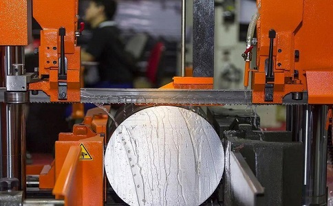 余干立式金属带锯床切削出现跑带故障解决方法！